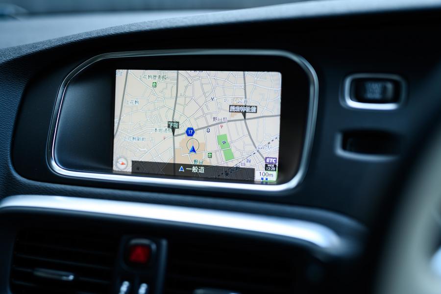 Детали интерьера Volvo V40 T3 Momentum 2016 года  (JP) (фото 12 из 20)